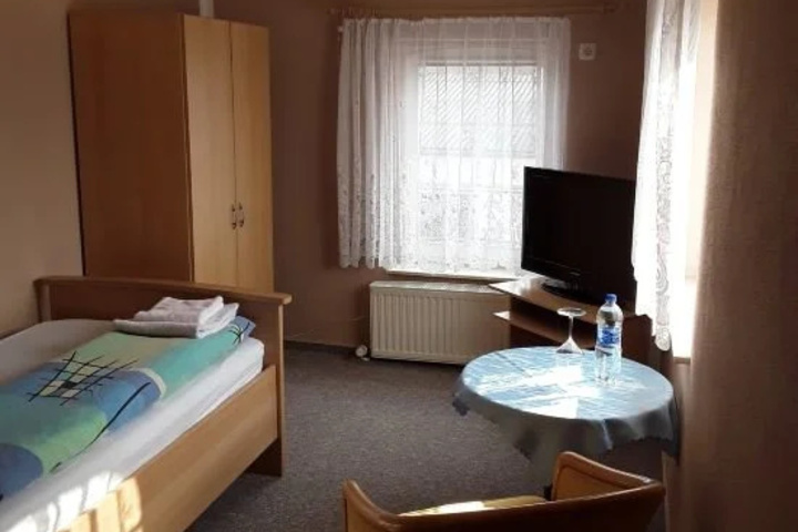 Room 3 of 8