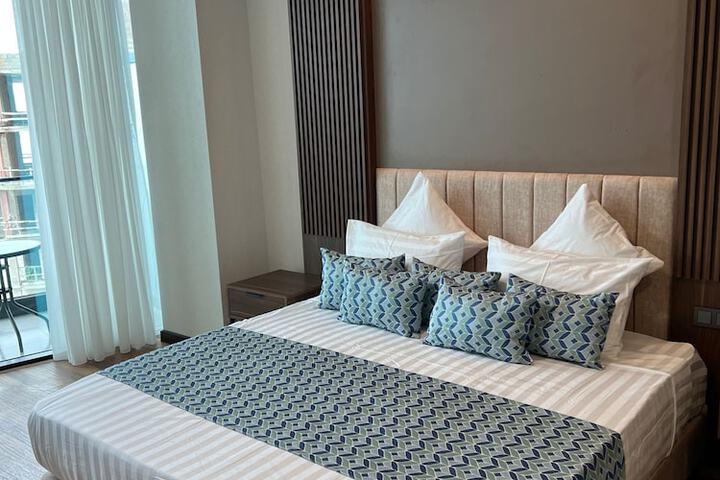 Room 6 of 42