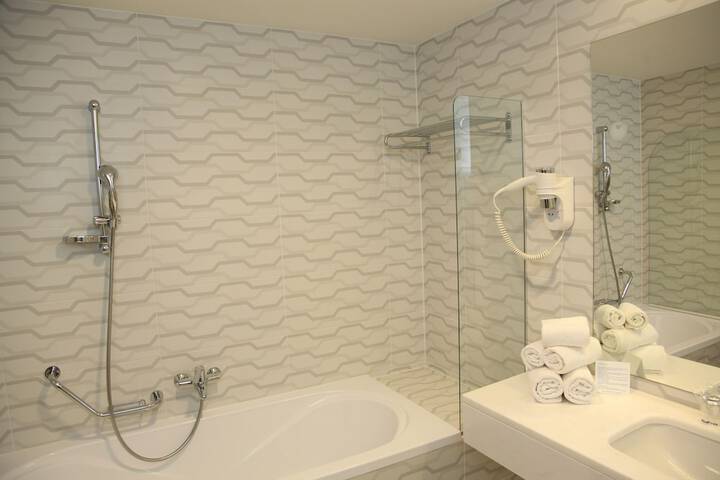 Room 11 of 25