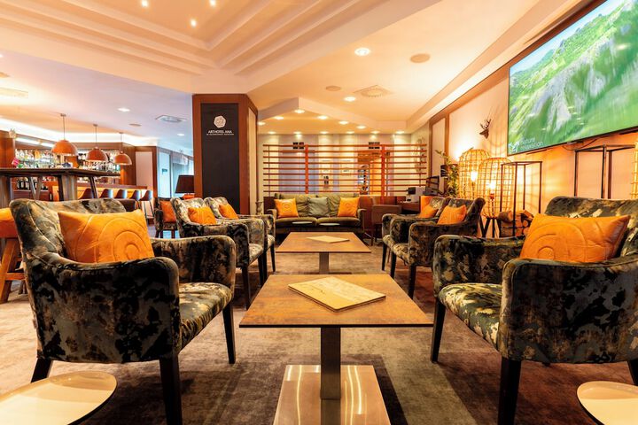 Entrance & Lobby