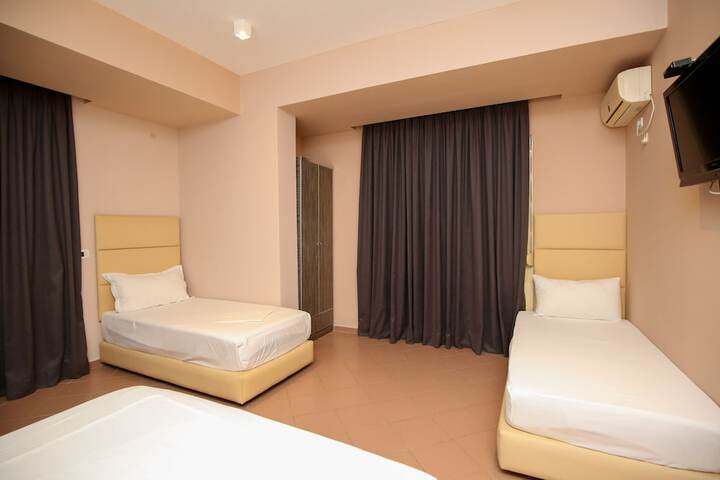Room 45 of 218