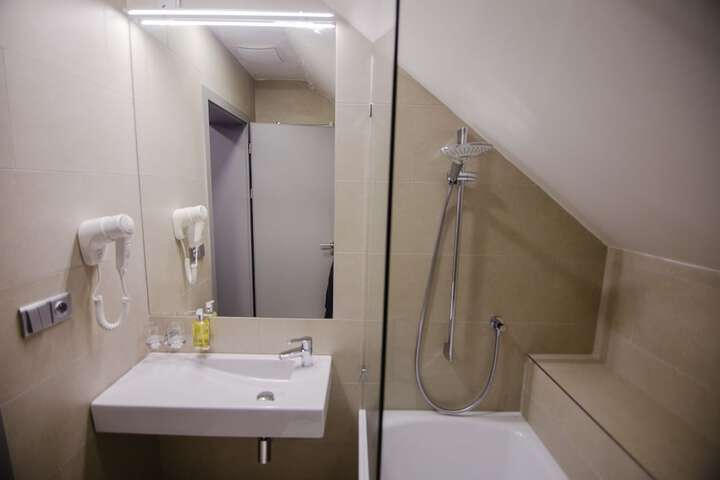 Room 17 of 45