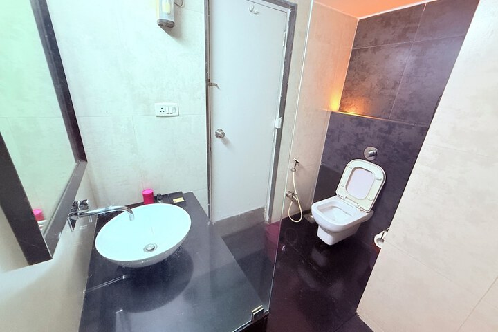 Room 33 of 55
