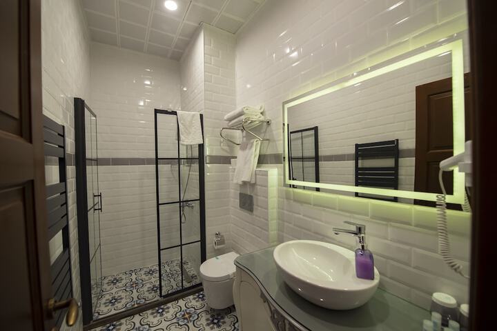 Room 4 of 36