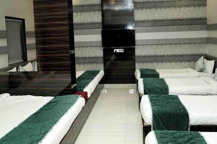 Room 10 of 27