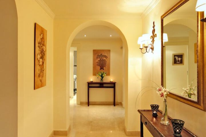 Entrance & Lobby
