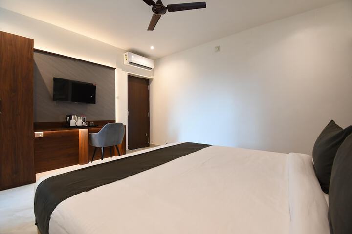 Room 9 of 18