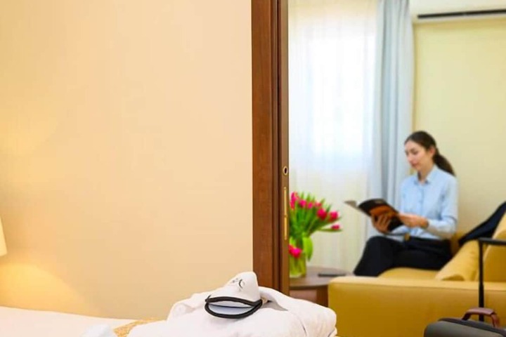 Room 12 of 36