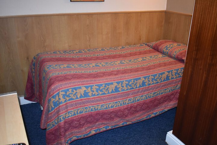 Room 7 of 40