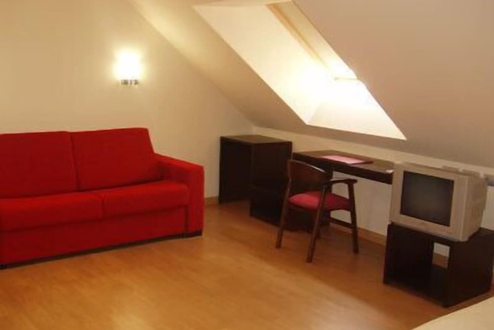 Room 15 of 36