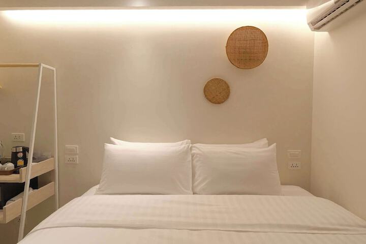 Room 8 of 31