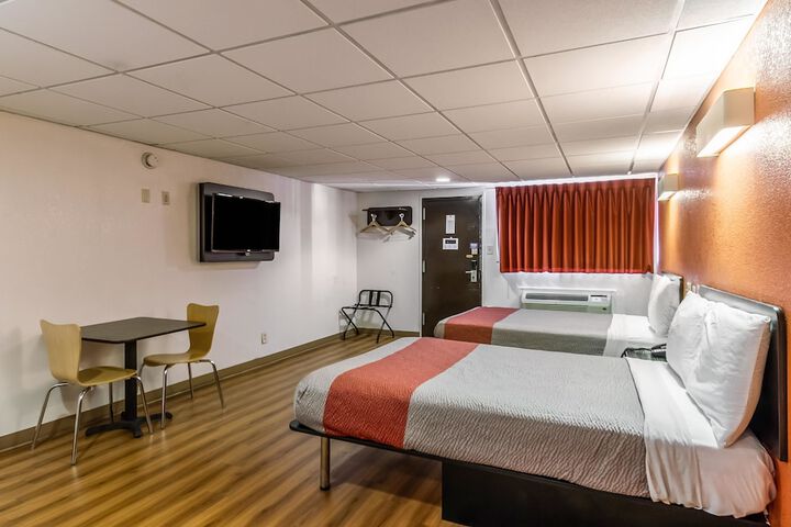 2 Double Beds (2 of 14)
