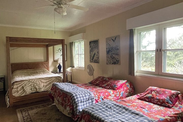 Room 16 of 102