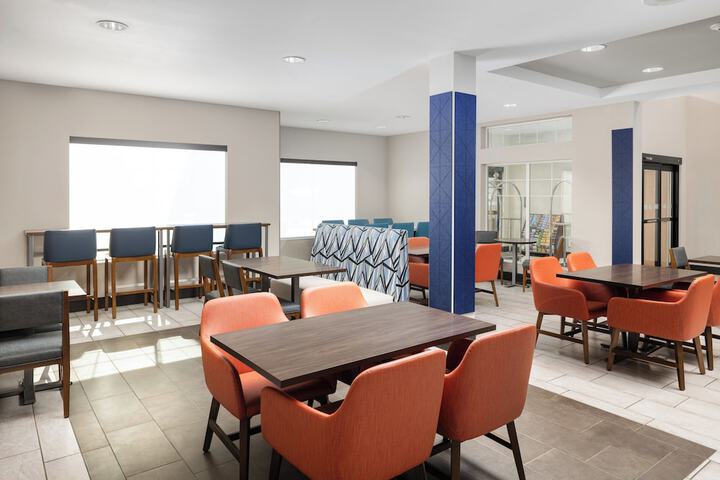 Breakfast/Coffee Service 95 of 135