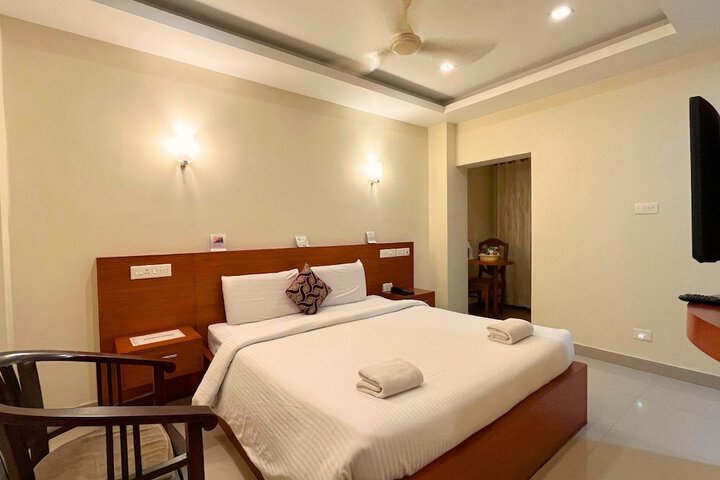 Room 5 of 18