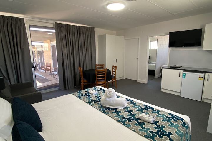 Room 4 of 43