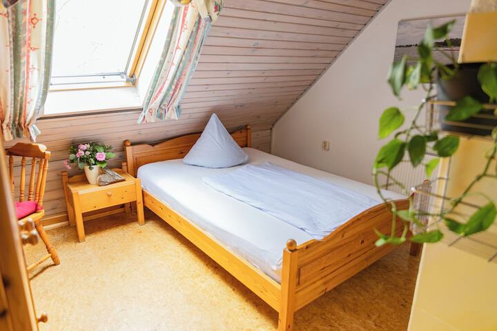 Room 10 of 51