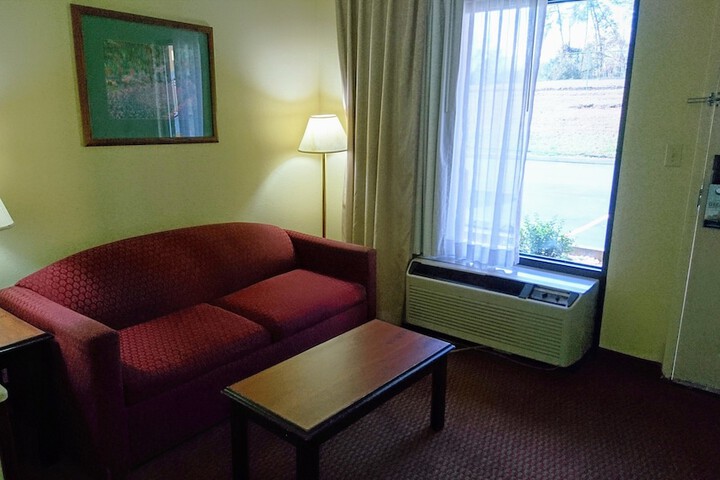 1 King Bed Suite (6 of 8)