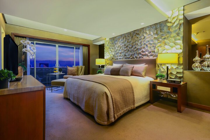 Room 10 of 37