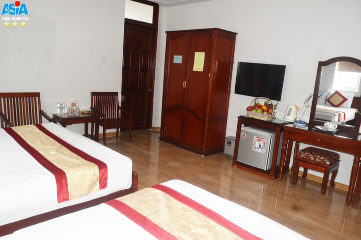 Room 10 of 66