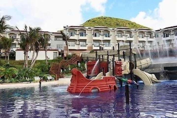 Hotel Pool