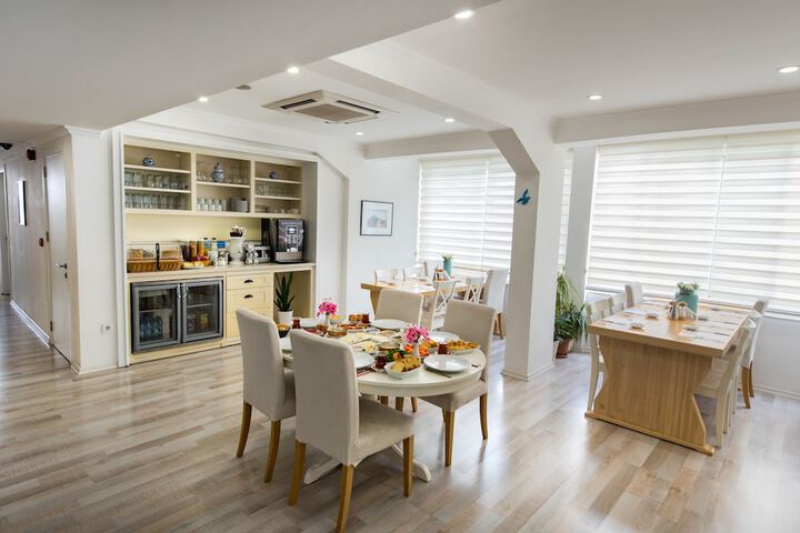 Breakfast area