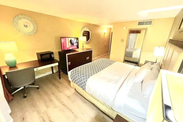 Room 17 of 25