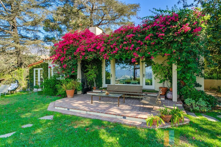 Property Grounds 21 of 23