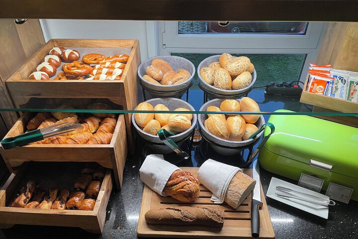 Breakfast/Coffee Service 44 of 73