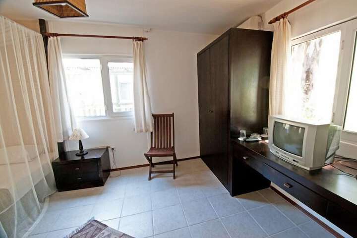 Room 5 of 65