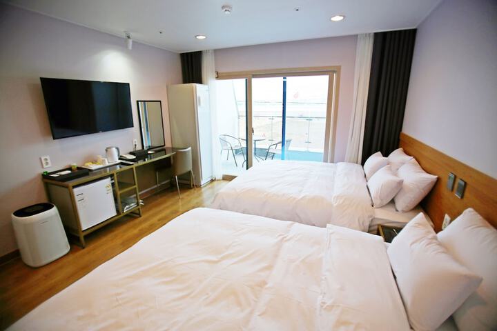 Room 12 of 34