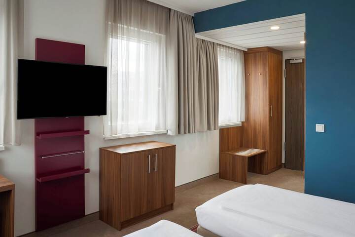 Room 7 of 35