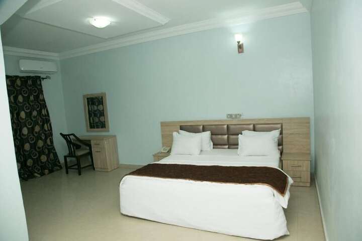 Room 9 of 35