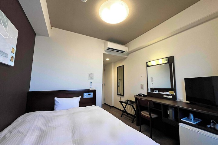 Room 5 of 37
