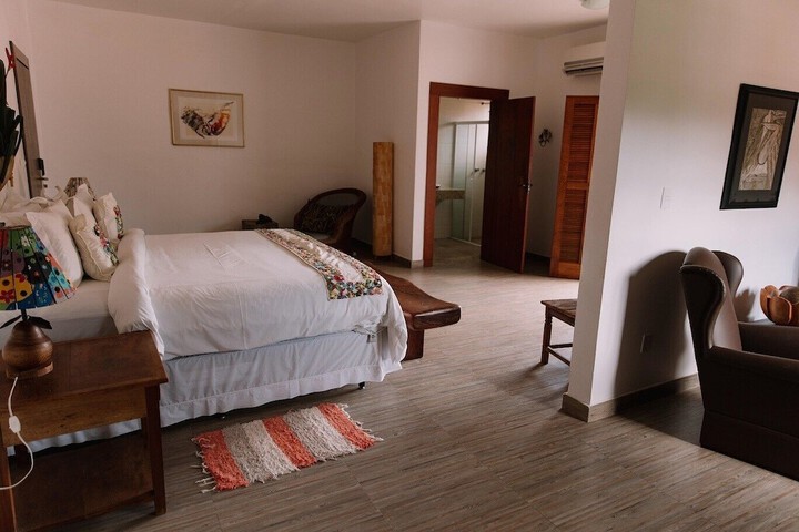 Room 33 of 227