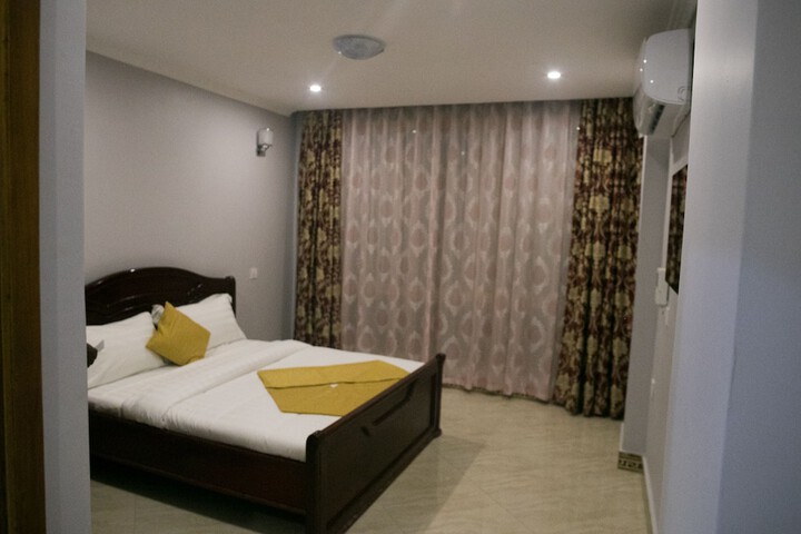 Room 5 of 40