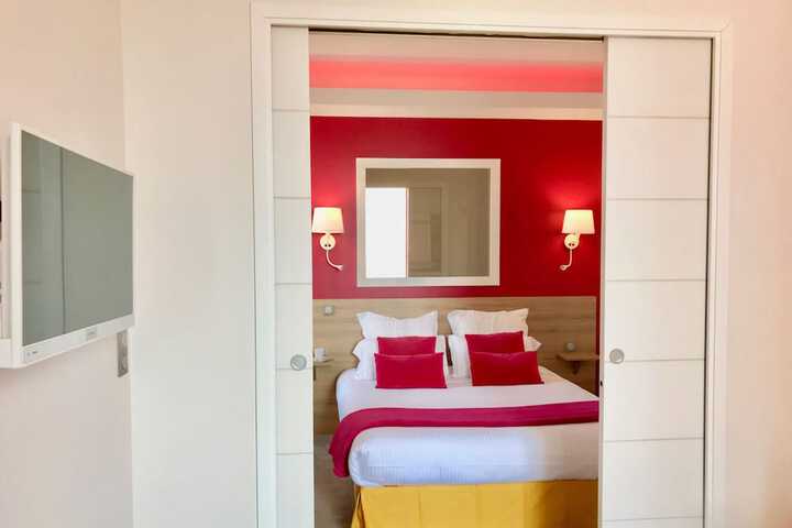 Room 14 of 177