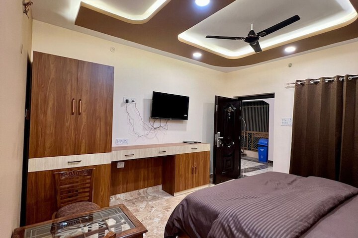 Room 5 of 37