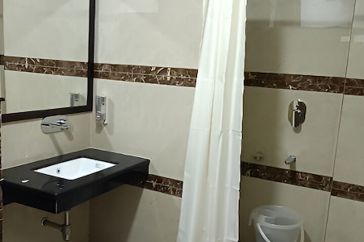 Room 30 of 34
