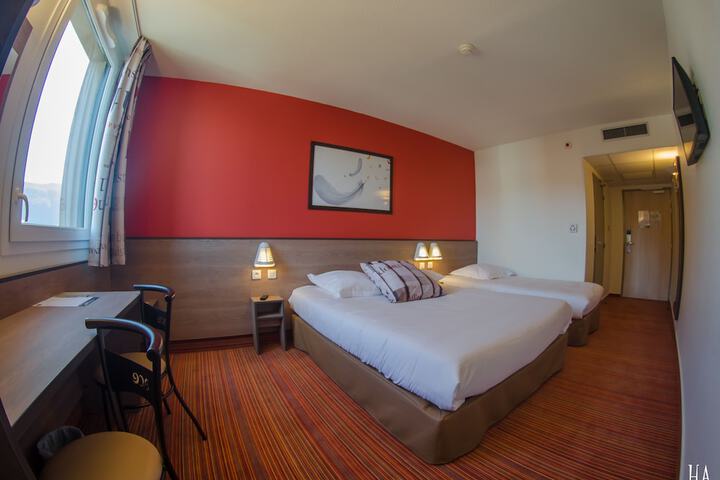 Room 10 of 36