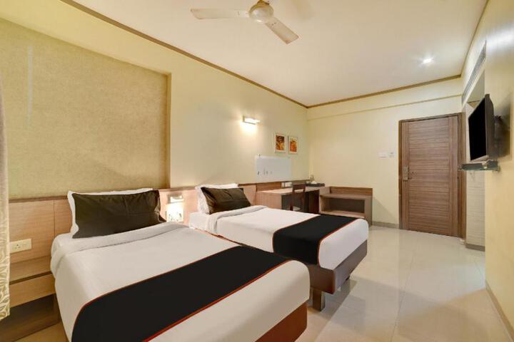 Super Collection O Kapil Residency Parage Chowk Near Lal Mahal