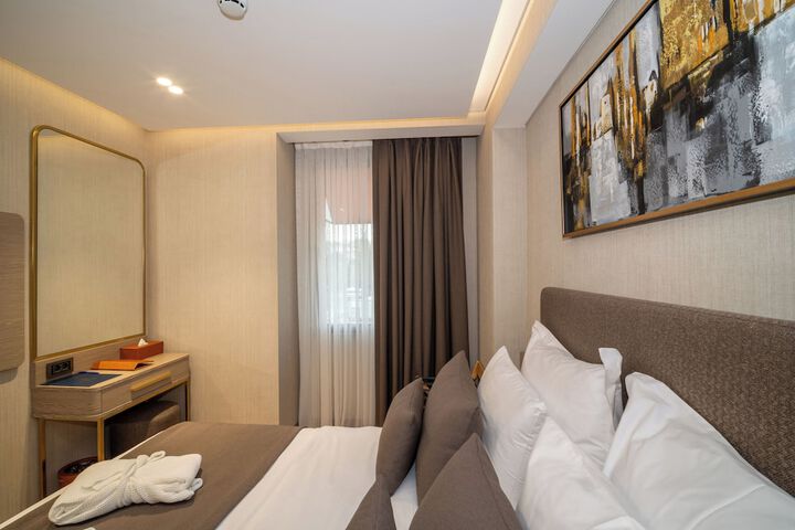 Room 12 of 170