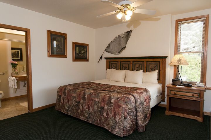 Room 8 of 100