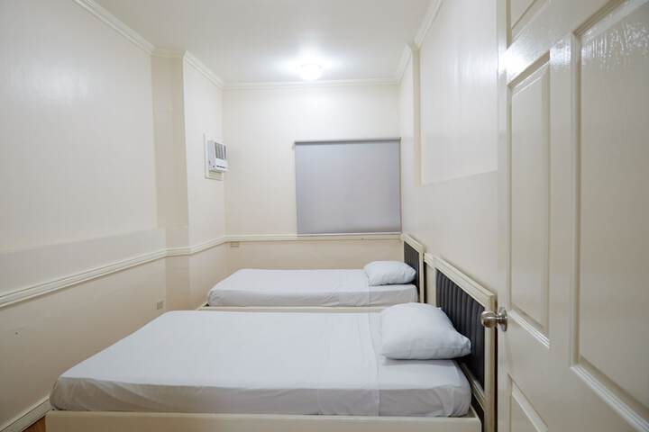 Room 17 of 38