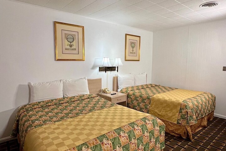 Room 12 of 18