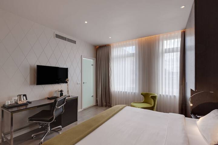 Room 16 of 68
