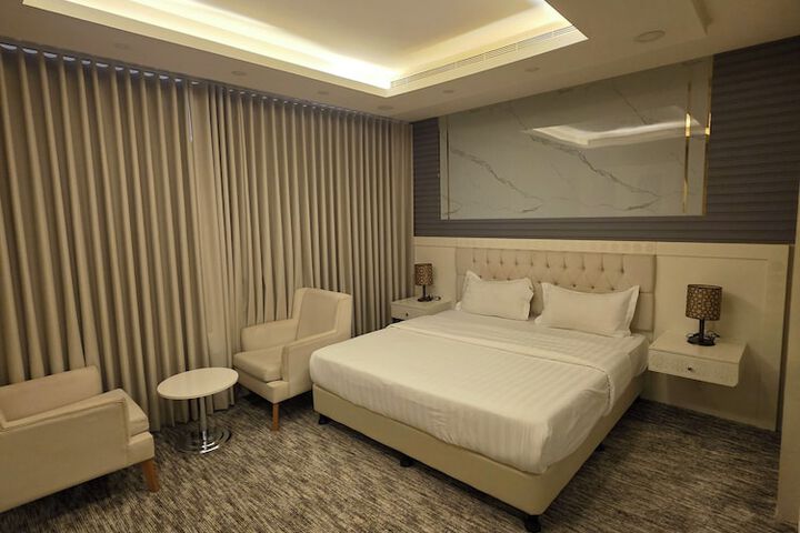 Room 11 of 24