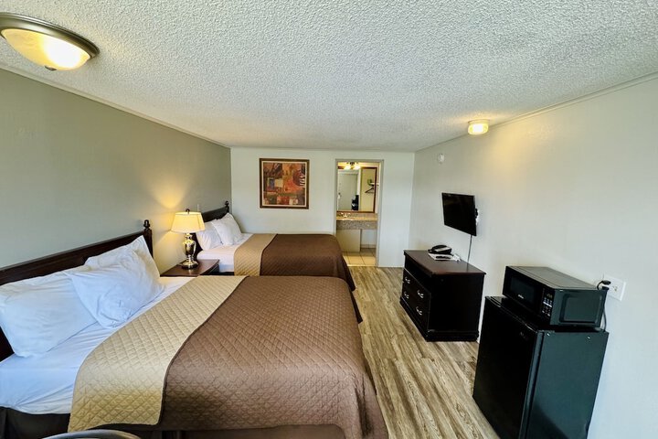 2 Double Beds (4 of 16)