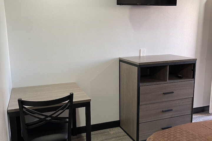 Room 4 of 7