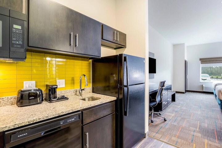 MainStay Suites Winfield - Teays Valley